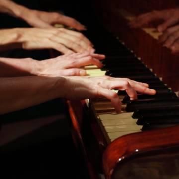 Piano piano.. música a 4 manos