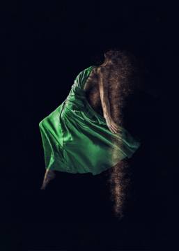 La mujer del vestido verde