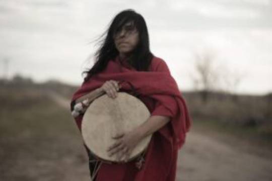 Miriam García es TELÚRIKA, cantos ceremoniales y sonidos ancestrales del folklore argentino