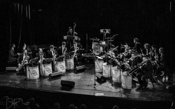 Jazz y Algo Maz-CR BIG BAND