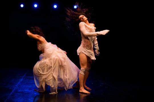 Presentación performática del libro Vivian Luz baila