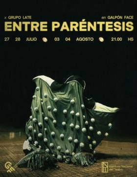Entre paréntesis